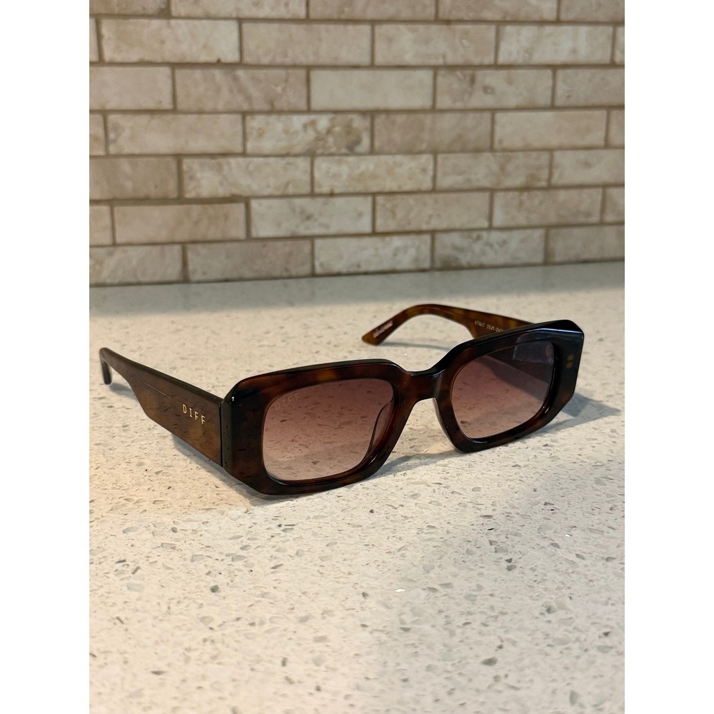 DIFF Eyewear Strut Rectangle Tortoise Sunglasses DE01-0471-TOBGN